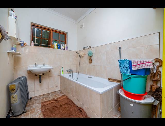 3 BEDROOM HOUSE TO LET IN CAVERSHAM GLEN